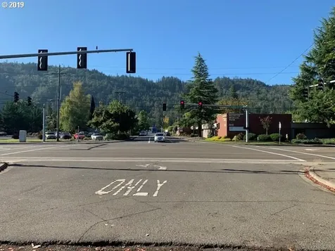 1802 W Harvard Avenue Roseburg OR 97471