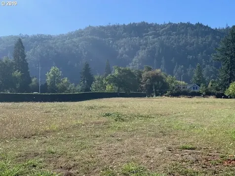 1802 W Harvard Avenue Roseburg OR 97471