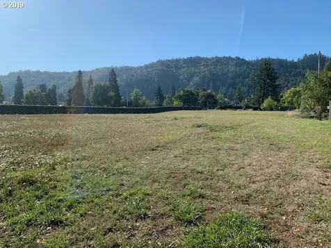 1802 W Harvard Avenue Roseburg OR 97471