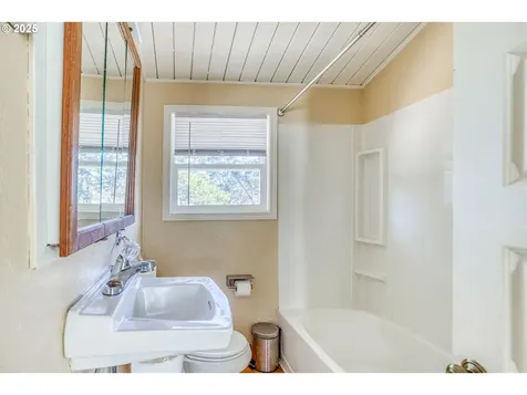 1424 SE 3rd Street Lincoln City OR 97367