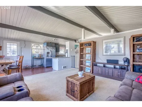 1424 SE 3rd Street Lincoln City OR 97367