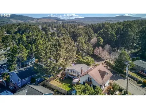 1424 SE 3rd Street Lincoln City OR 97367