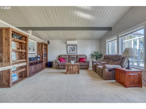1424 SE 3rd Street Lincoln City OR 97367