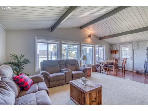 1424 SE 3rd Street Lincoln City OR 97367
