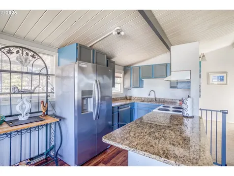 1424 SE 3rd Street Lincoln City OR 97367