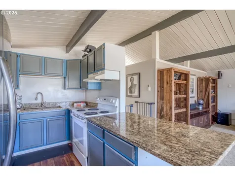 1424 SE 3rd Street Lincoln City OR 97367