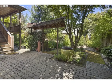 2467 NW Savier Street Portland OR 97210