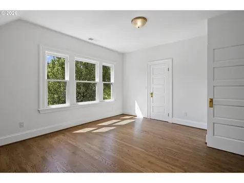 2467 NW Savier Street Portland OR 97210