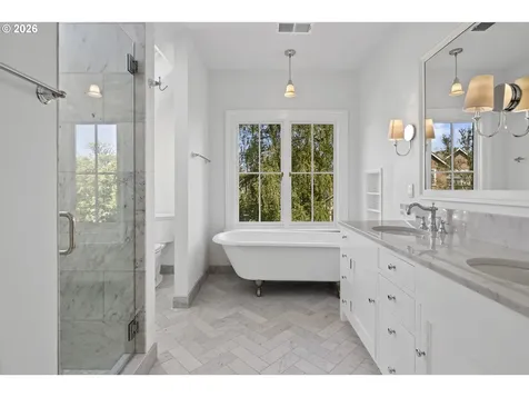 2467 NW Savier Street Portland OR 97210