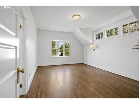 2467 NW Savier Street Portland OR 97210