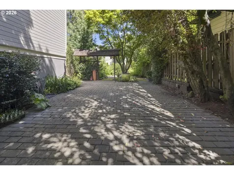 2467 NW Savier Street Portland OR 97210