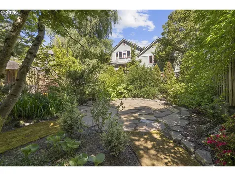 2467 NW Savier Street Portland OR 97210