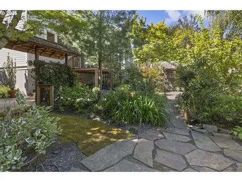 2467 NW Savier Street Portland OR 97210