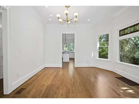 2467 NW Savier Street Portland OR 97210