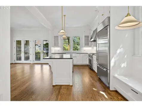 2467 NW Savier Street Portland OR 97210
