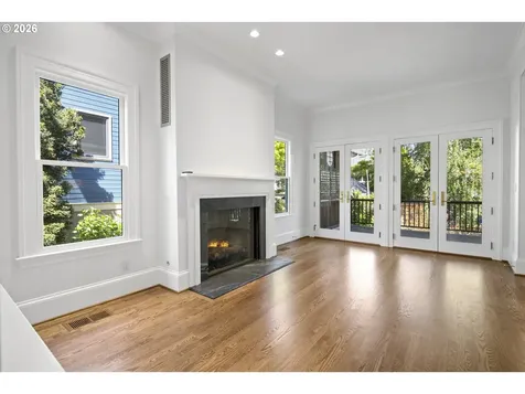 2467 NW Savier Street Portland OR 97210