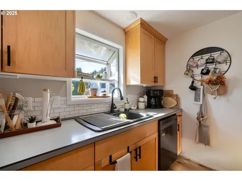 4009 Filbert Street Tillamook OR 97141