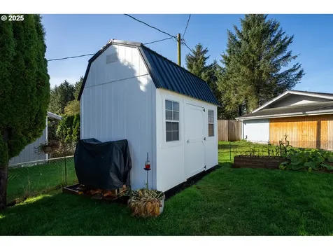 4009 Filbert Street Tillamook OR 97141
