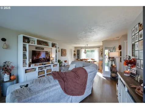 4009 Filbert Street Tillamook OR 97141