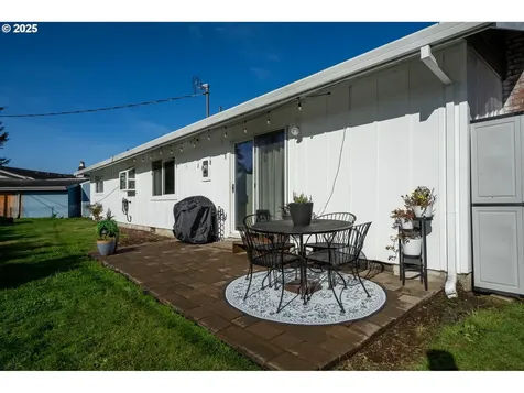 4009 Filbert Street Tillamook OR 97141