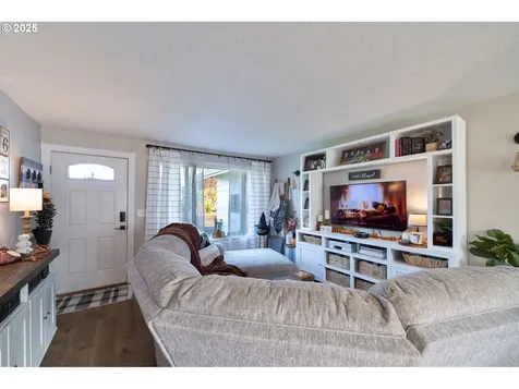 4009 Filbert Street Tillamook OR 97141