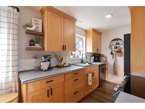 4009 Filbert Street Tillamook OR 97141