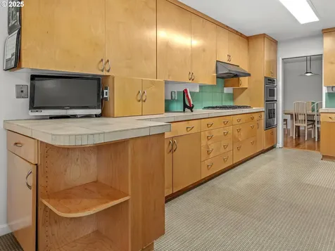 3310 SW 66th Avenue Portland OR 97225