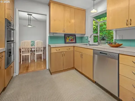 3310 SW 66th Avenue Portland OR 97225