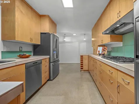 3310 SW 66th Avenue Portland OR 97225