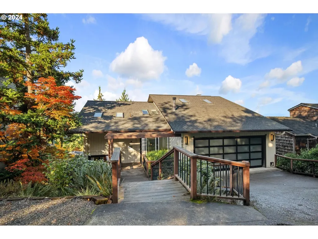 1060 Upper Devon Lane Lake Oswego OR 97034
