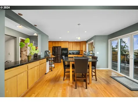 1060 Upper Devon Lane Lake Oswego OR 97034