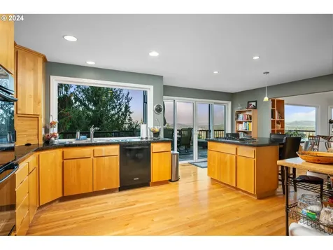 1060 Upper Devon Lane Lake Oswego OR 97034