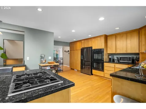 1060 Upper Devon Lane Lake Oswego OR 97034