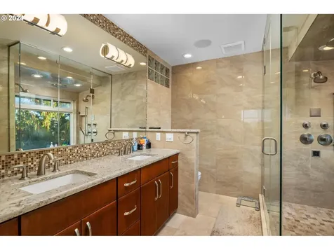 1060 Upper Devon Lane Lake Oswego OR 97034