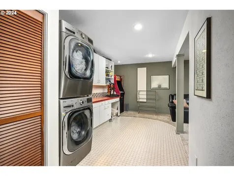 1060 Upper Devon Lane Lake Oswego OR 97034