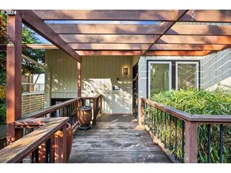 1060 Upper Devon Lane Lake Oswego OR 97034