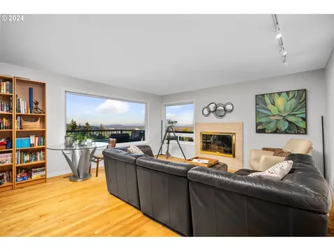 1060 Upper Devon Lane Lake Oswego OR 97034