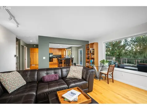 1060 Upper Devon Lane Lake Oswego OR 97034