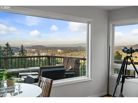 1060 Upper Devon Lane Lake Oswego OR 97034