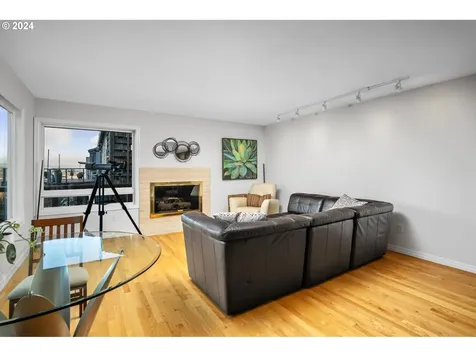 1060 Upper Devon Lane Lake Oswego OR 97034