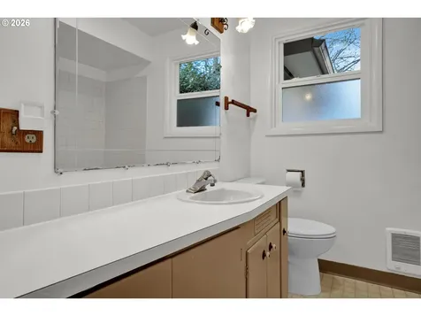 1571 Buck Street Eugene OR 97402