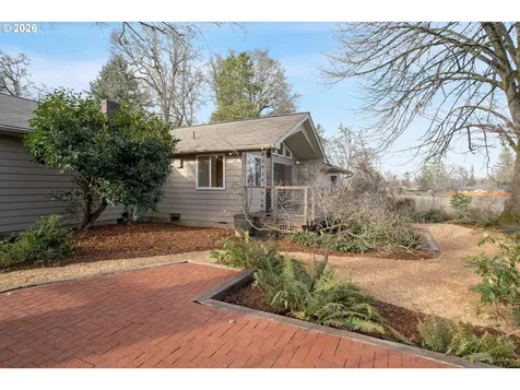 1571 Buck Street Eugene OR 97402