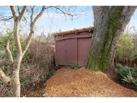 1571 Buck Street Eugene OR 97402