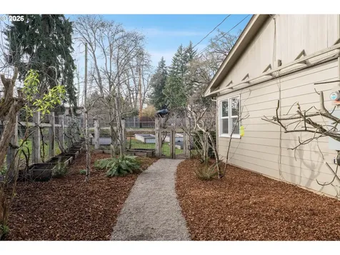 1571 Buck Street Eugene OR 97402