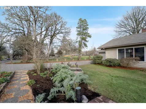 1571 Buck Street Eugene OR 97402