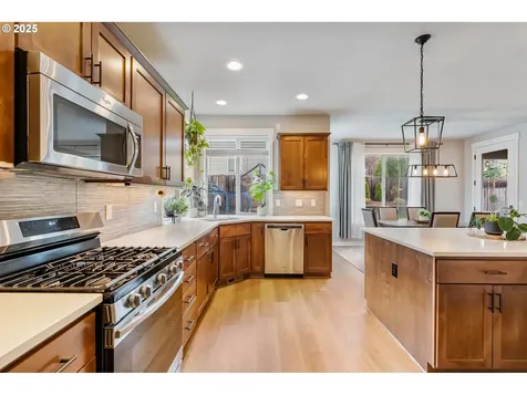 7827 SW Spruce Street Portland OR 97223