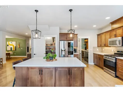 7827 SW Spruce Street Portland OR 97223