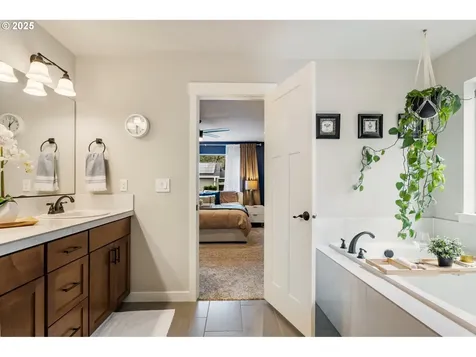 7827 SW Spruce Street Portland OR 97223