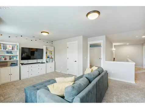 7827 SW Spruce Street Portland OR 97223
