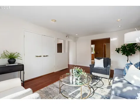 2941 SW Moss Street Portland OR 97219